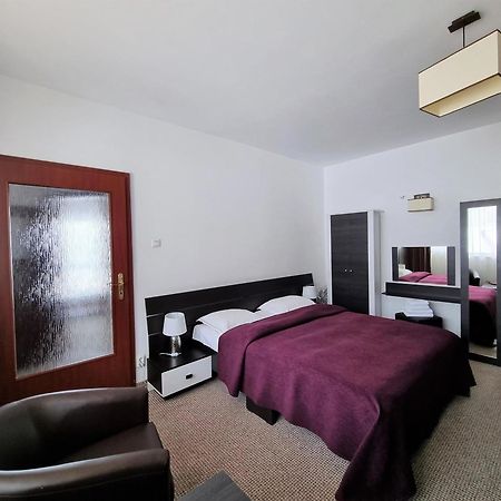 Hotel Casa Cristina à Braşov Extérieur photo
