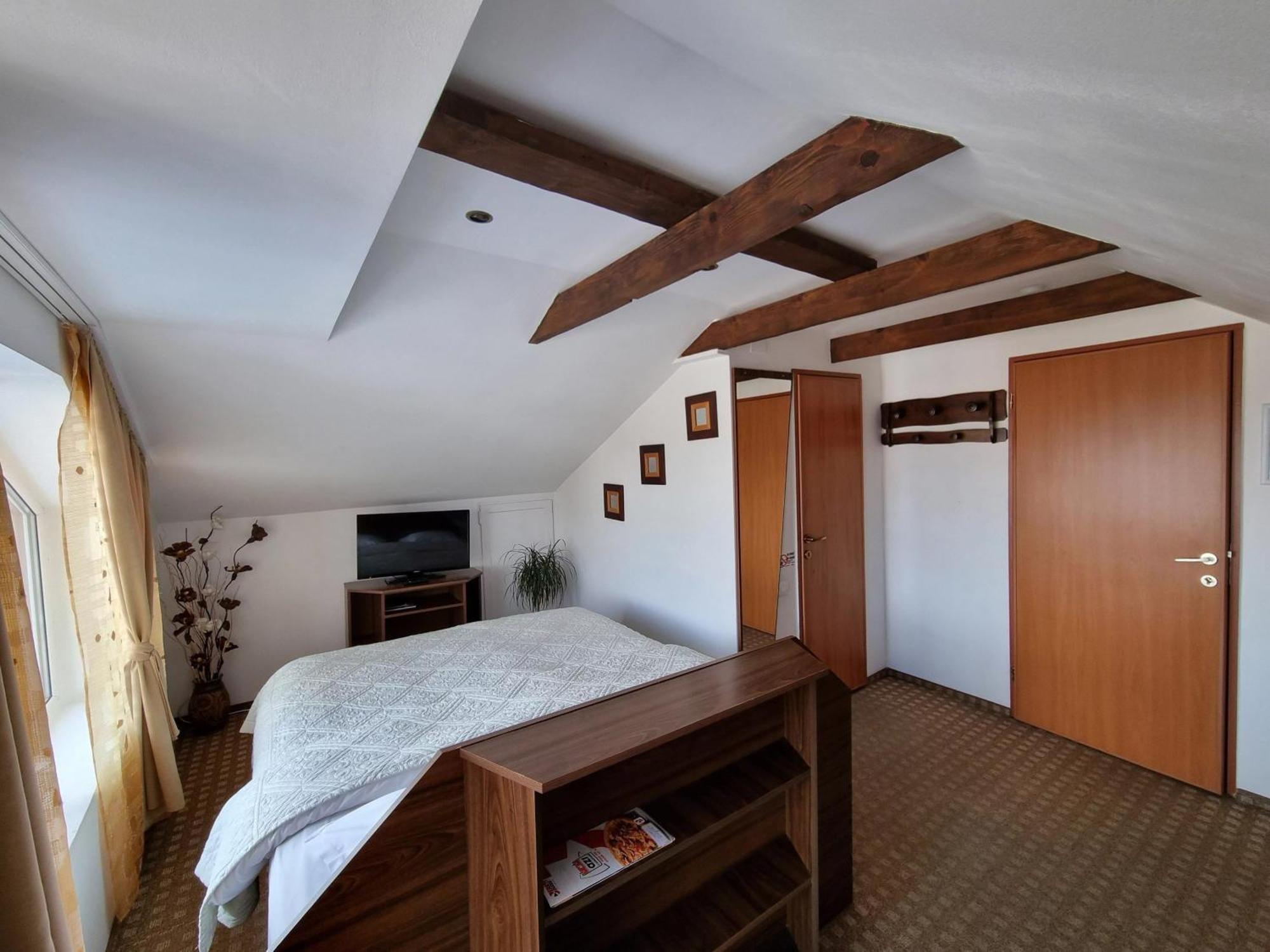 Hotel Casa Cristina à Braşov Extérieur photo