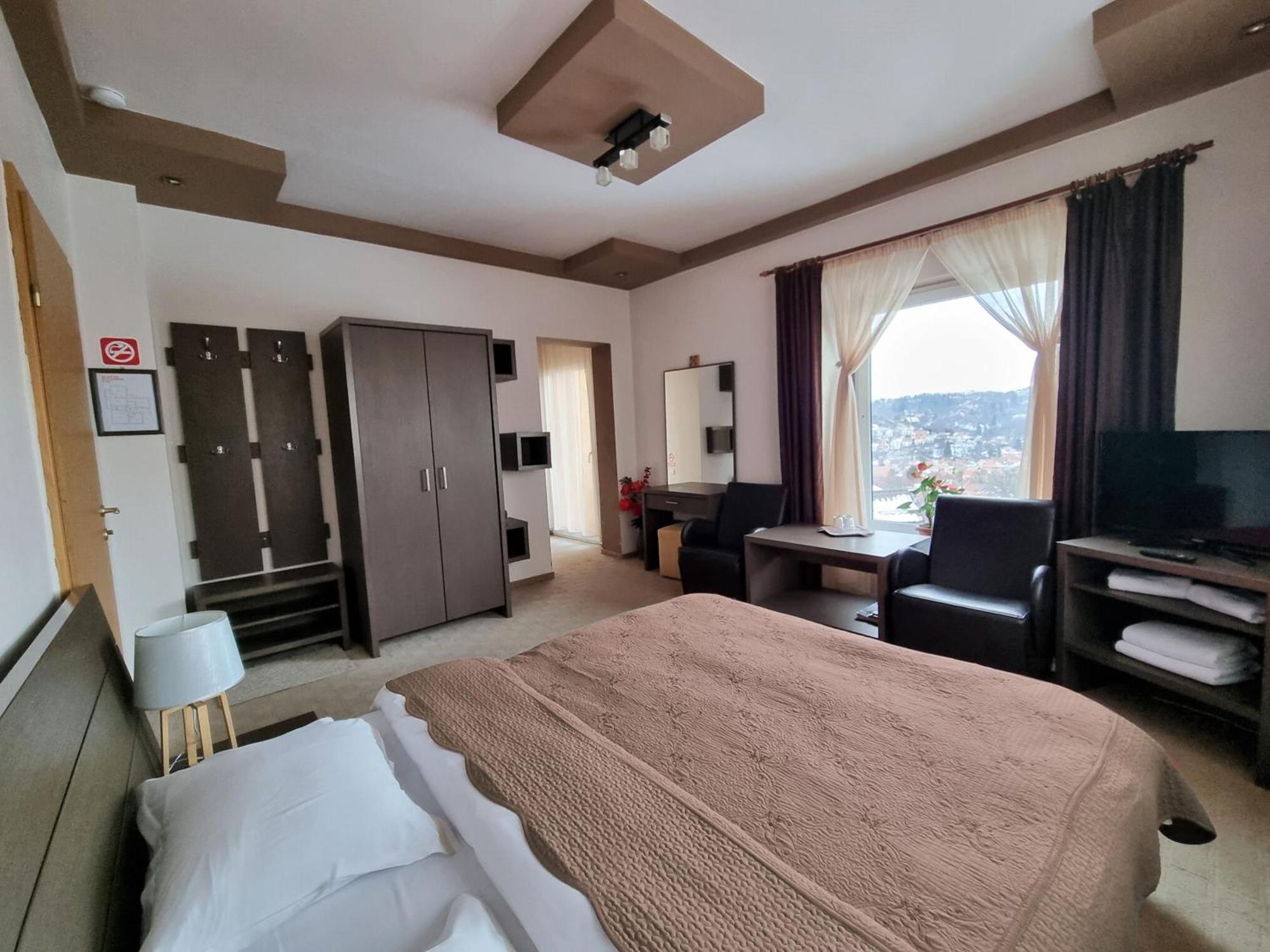 Hotel Casa Cristina à Braşov Extérieur photo