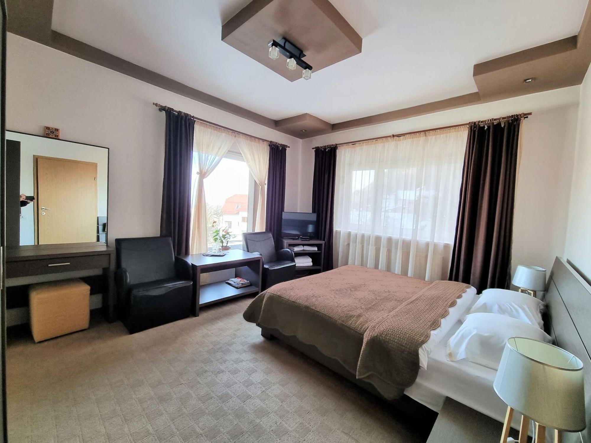 Hotel Casa Cristina à Braşov Extérieur photo