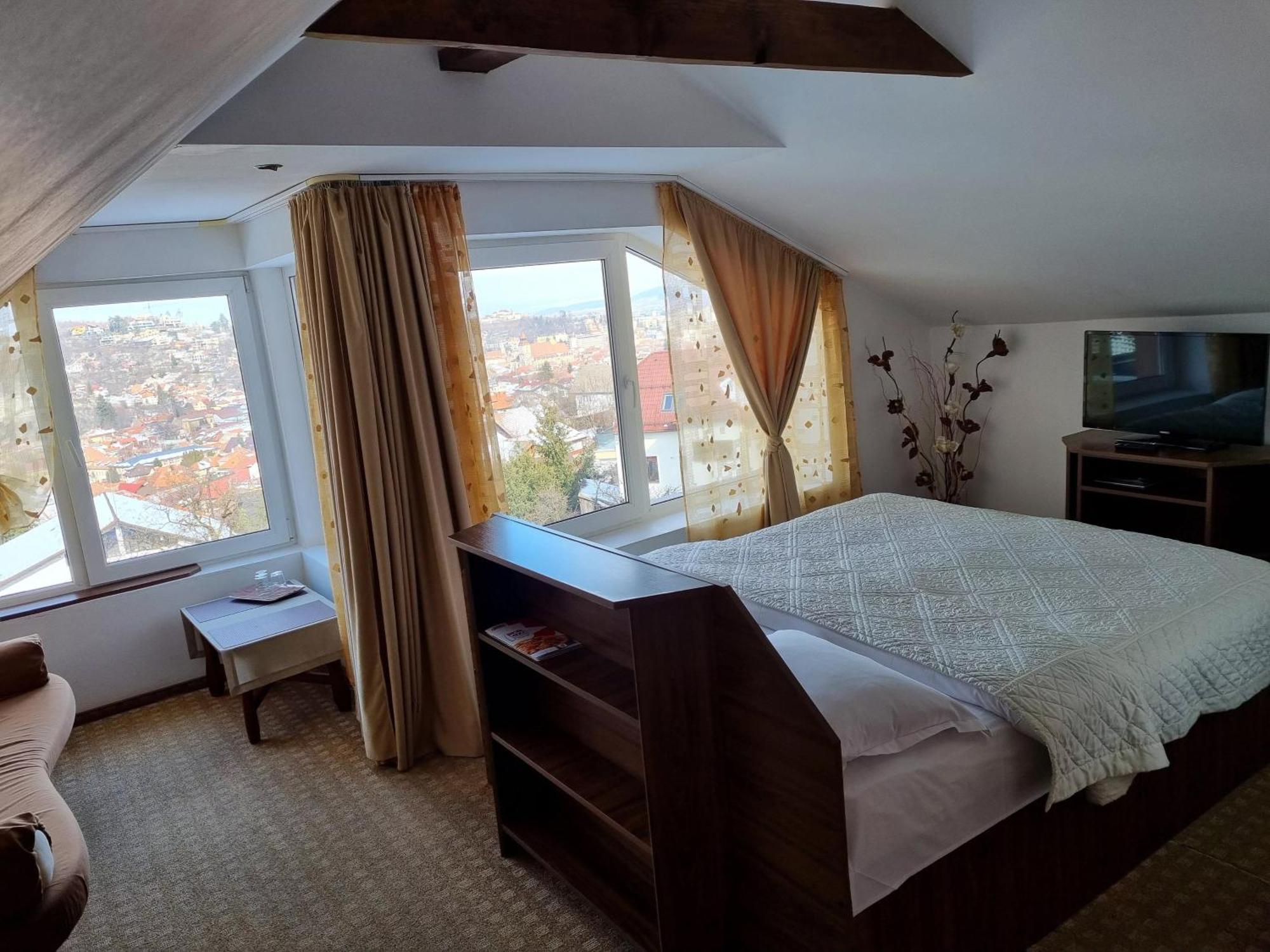 Hotel Casa Cristina à Braşov Extérieur photo